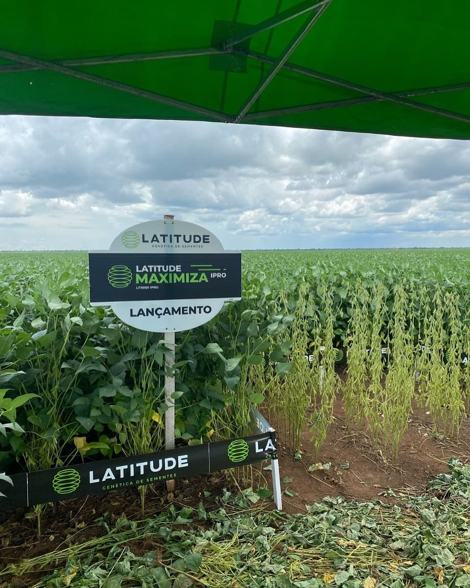 Latitude booth at a field day